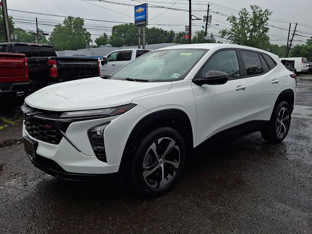 Certified 2024 Chevrolet Trax RS FWD image 3