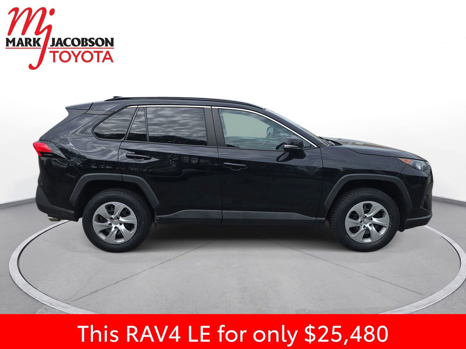 Used 2021 Toyota RAV4 LE image 7