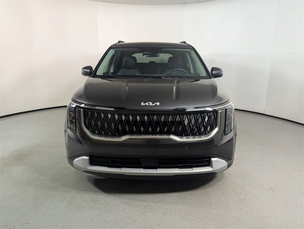 Used 2025 Kia Carnival EX image 2