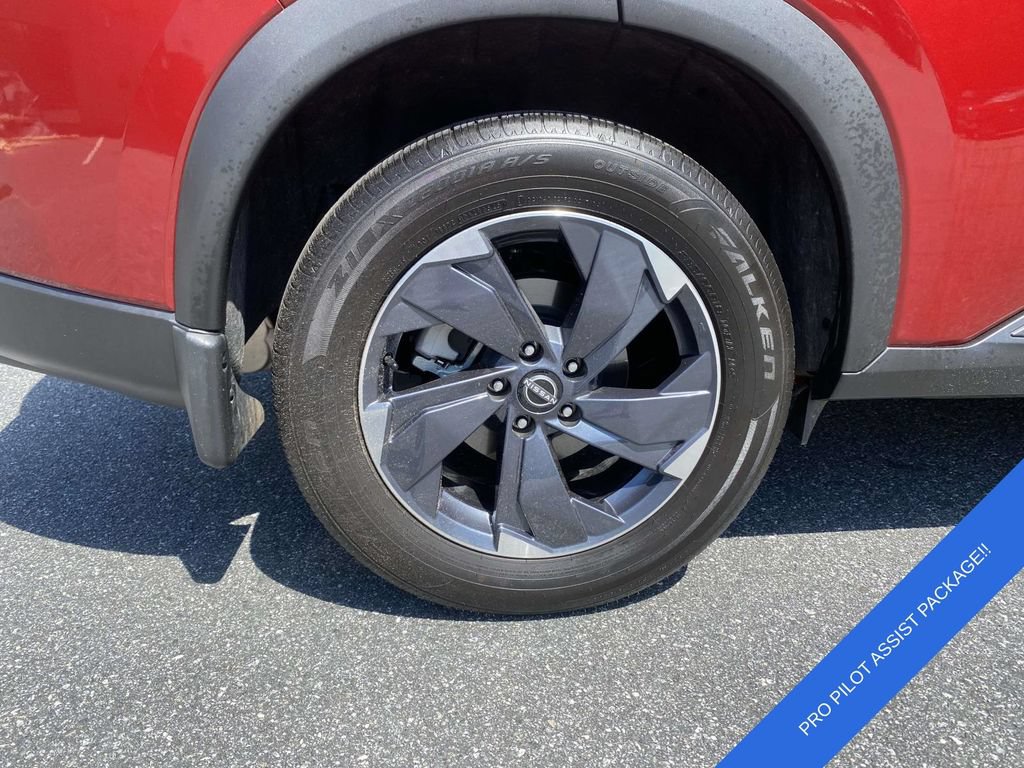 Used 2025 Nissan Rogue SV FWD image 9