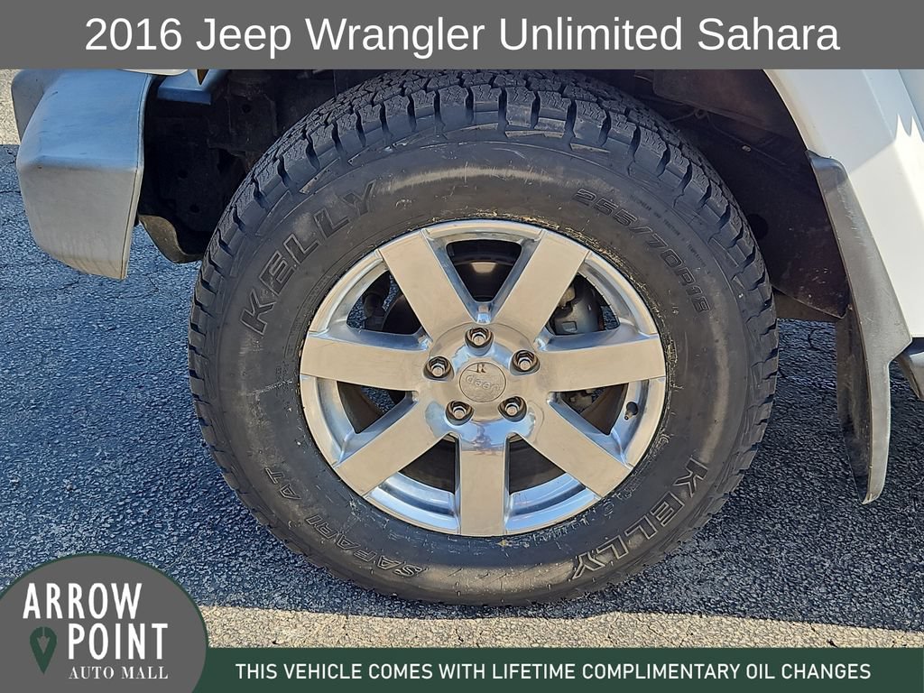 Used 2016 Jeep Wrangler Unlimited Sahara w/ Connectivity Group AWD/4WD image 15