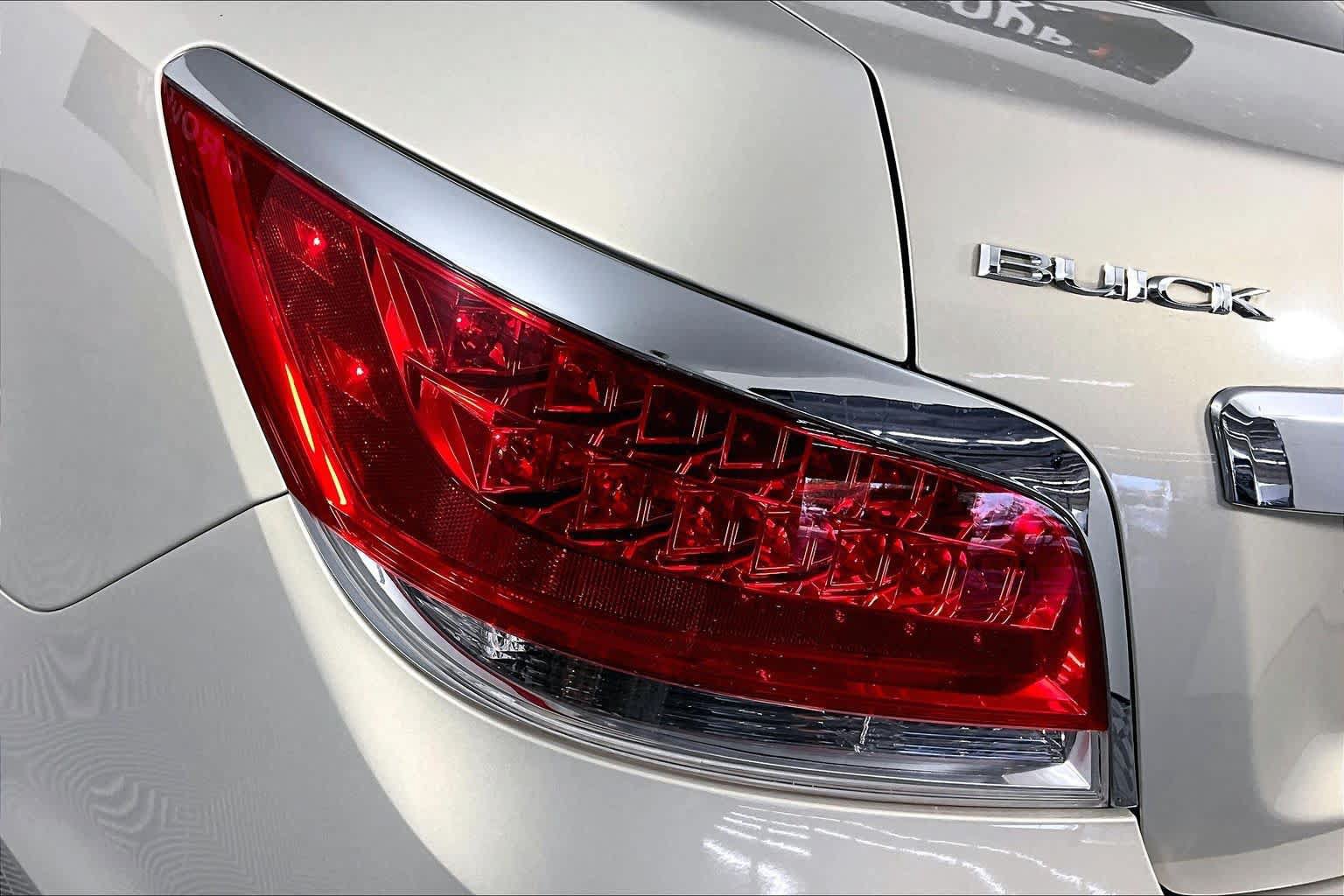 Used 2010 Buick LaCrosse CXL FWD image 23