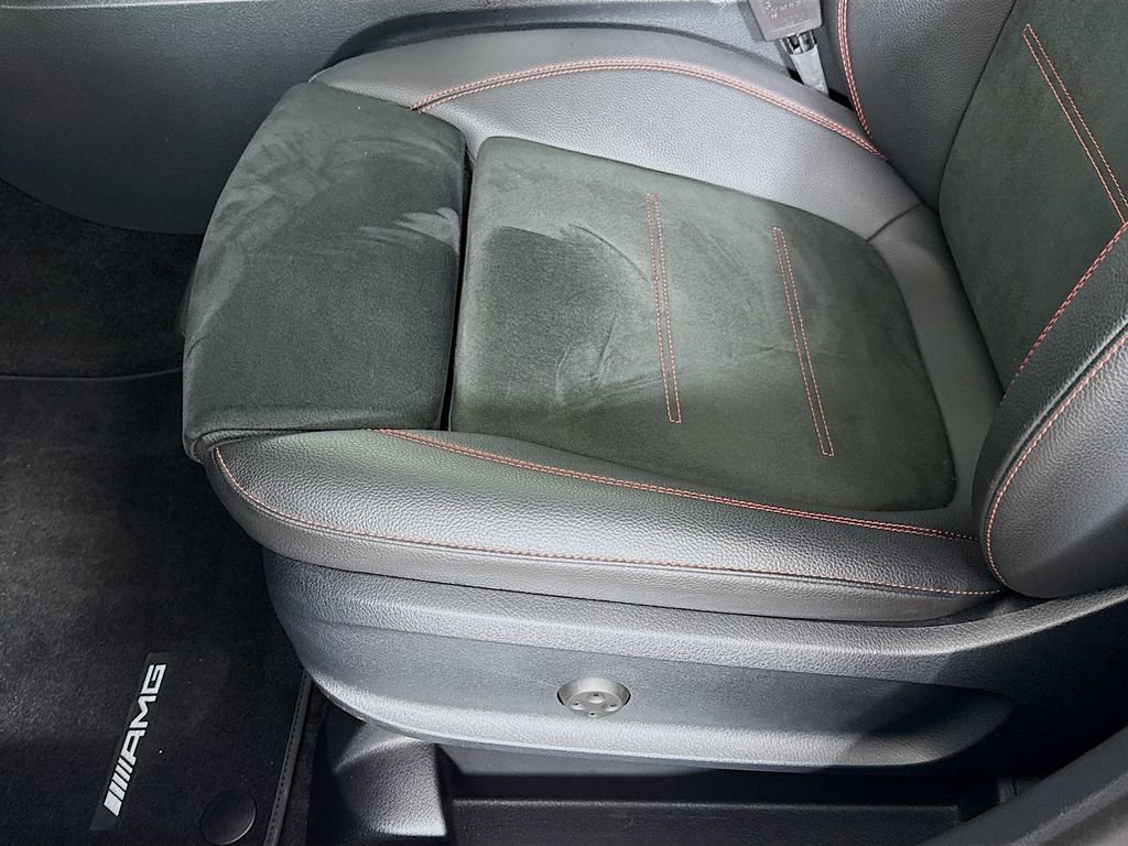 Used 2024 Mercedes-Benz GLB 35 AMG 4MATIC w/ Exclusive Package image 19