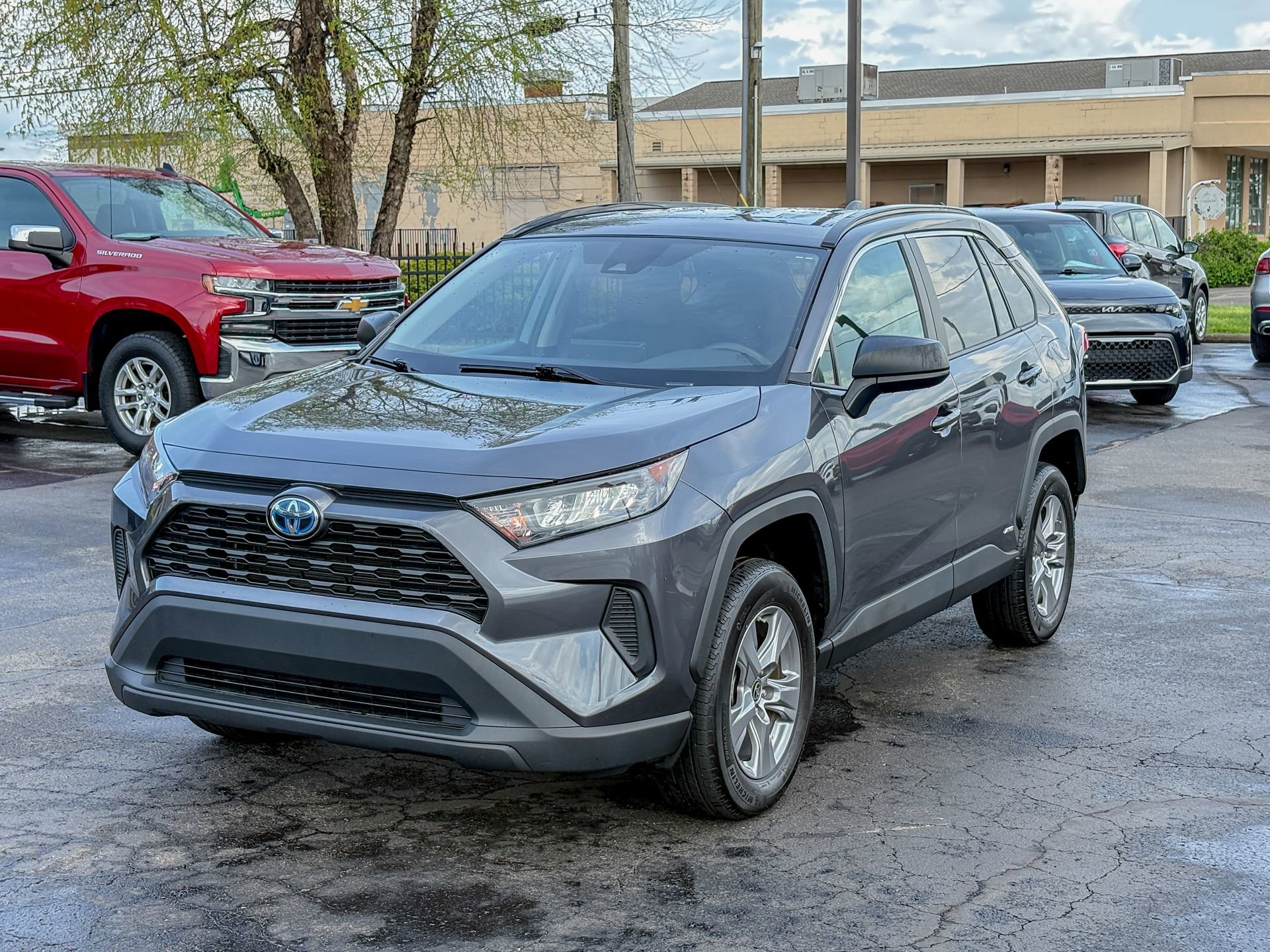 Used 2022 Toyota RAV4 LE AWD/4WD image 16