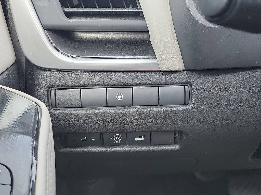 Used 2024 Nissan Rogue SV w/ SV Premium Package FWD image 14