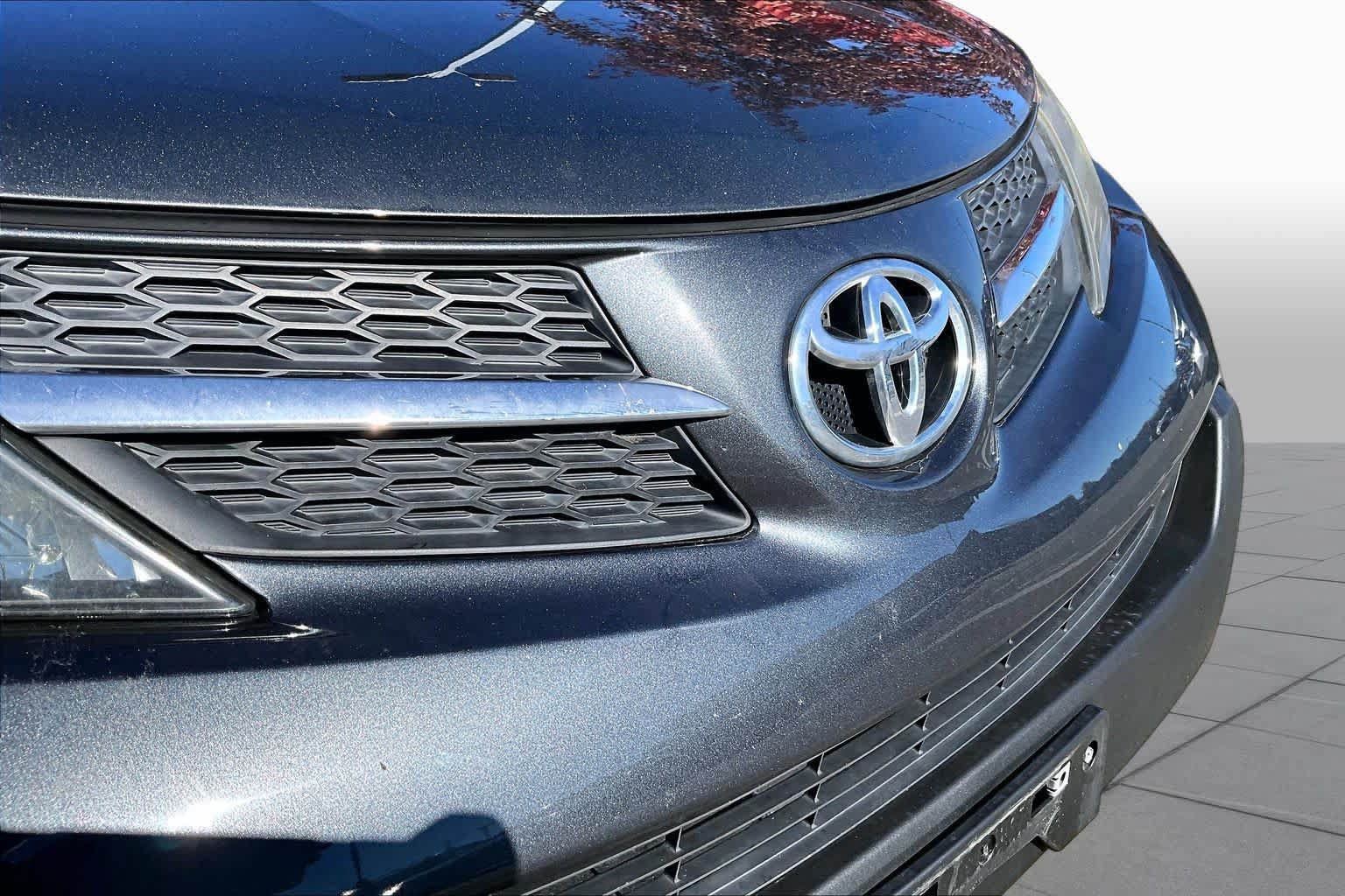 Used 2015 Toyota RAV4 LE AWD/4WD image 30