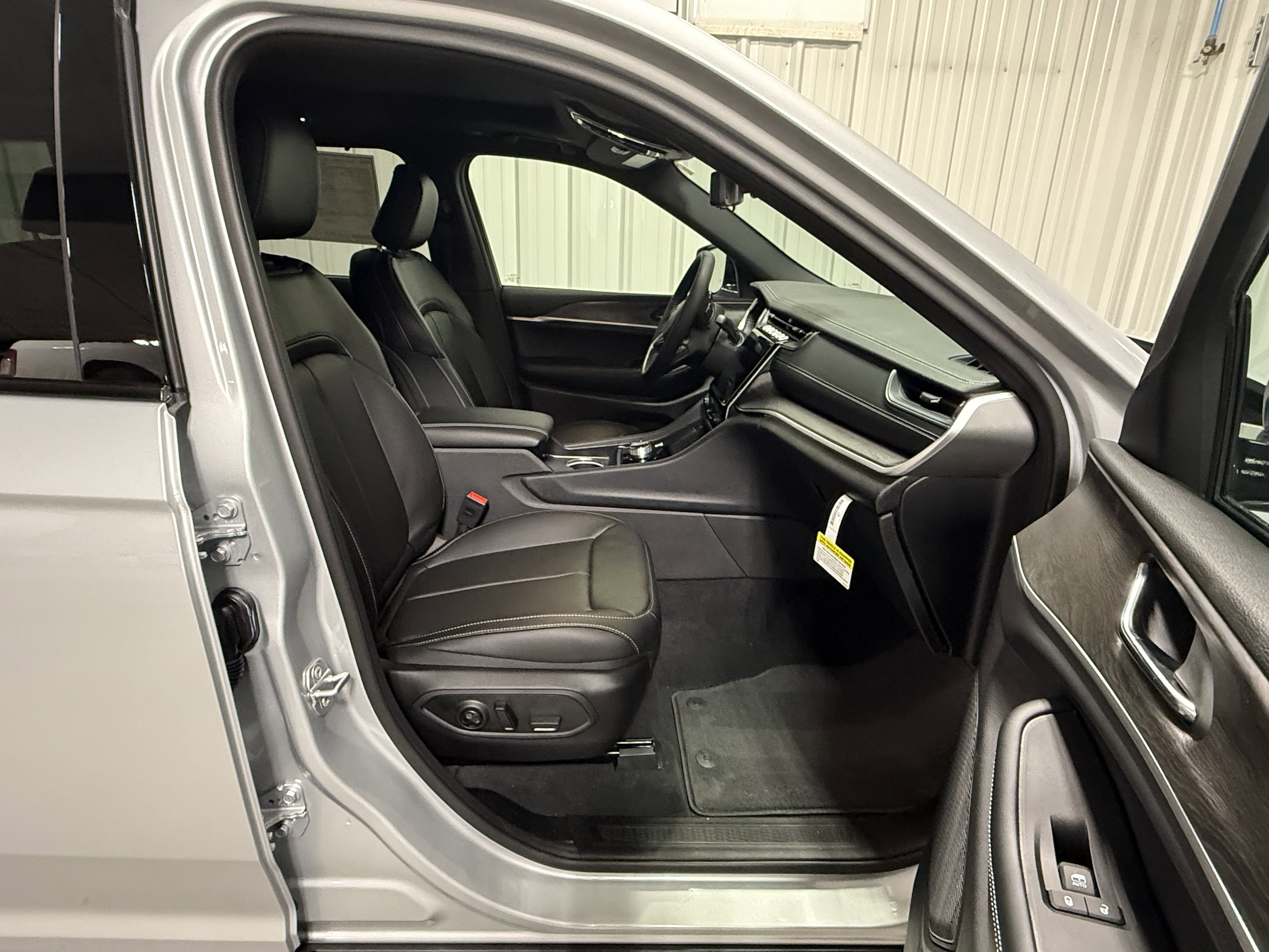 New 2025 Jeep Grand Cherokee L Limited image 13