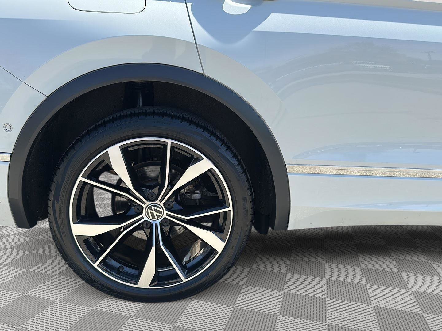 Used 2023 Volkswagen Tiguan SEL R-Line AWD/4WD image 11