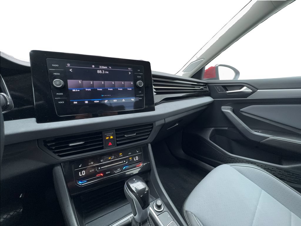 Used 2025 Volkswagen Jetta SE FWD image 39