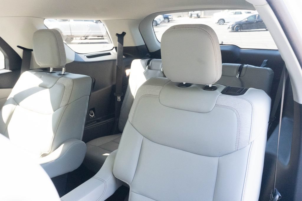 Used 2025 Ford Explorer Active w/ Active Comfort Package RWD image 20