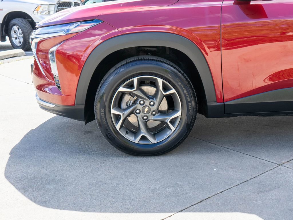 Used 2025 Chevrolet Trax LT FWD image 26