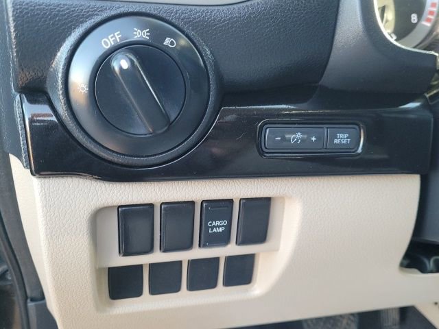 Used 2017 Nissan Titan SV image 12