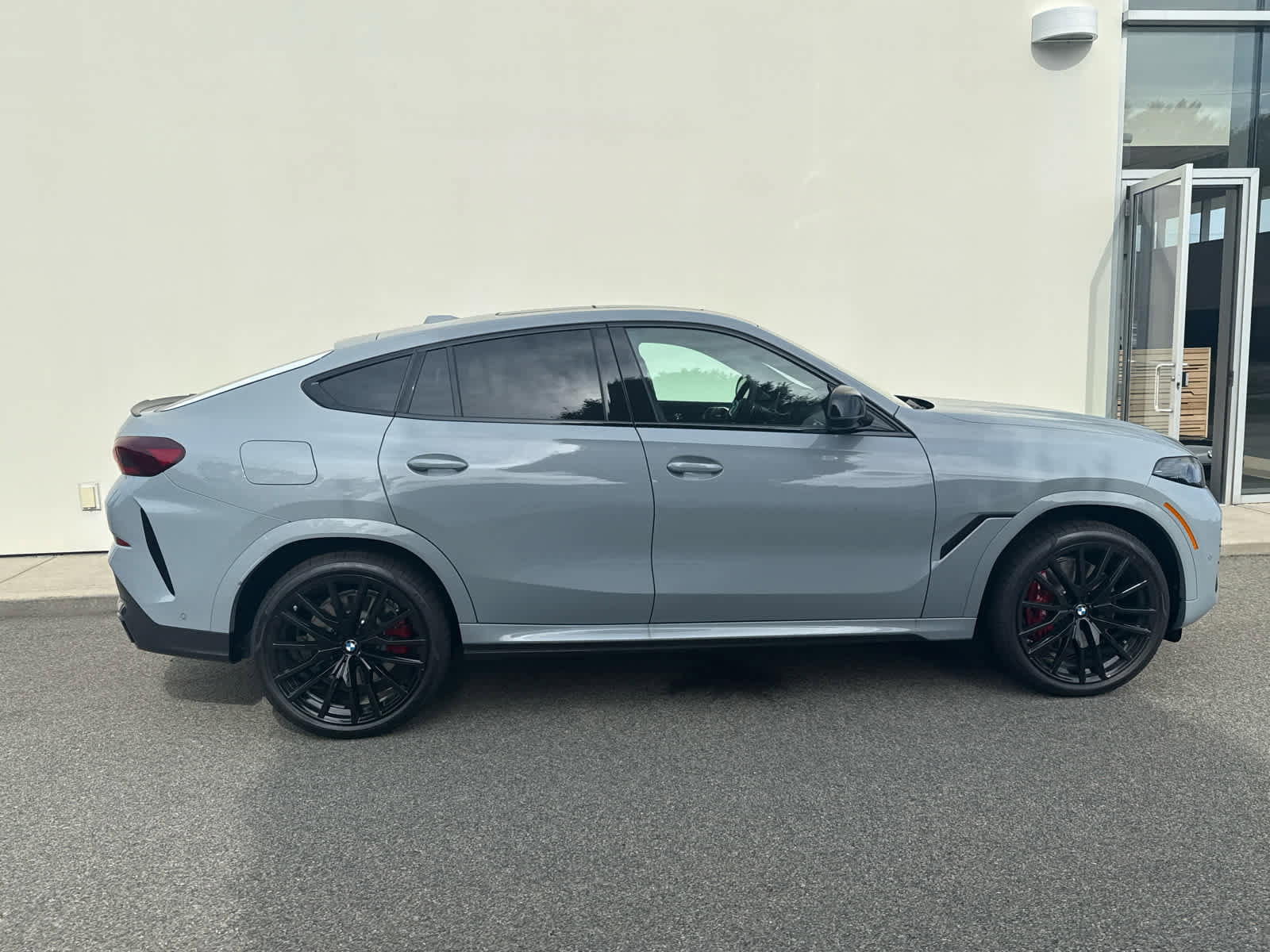 New 2026 BMW X6 M60i image 9