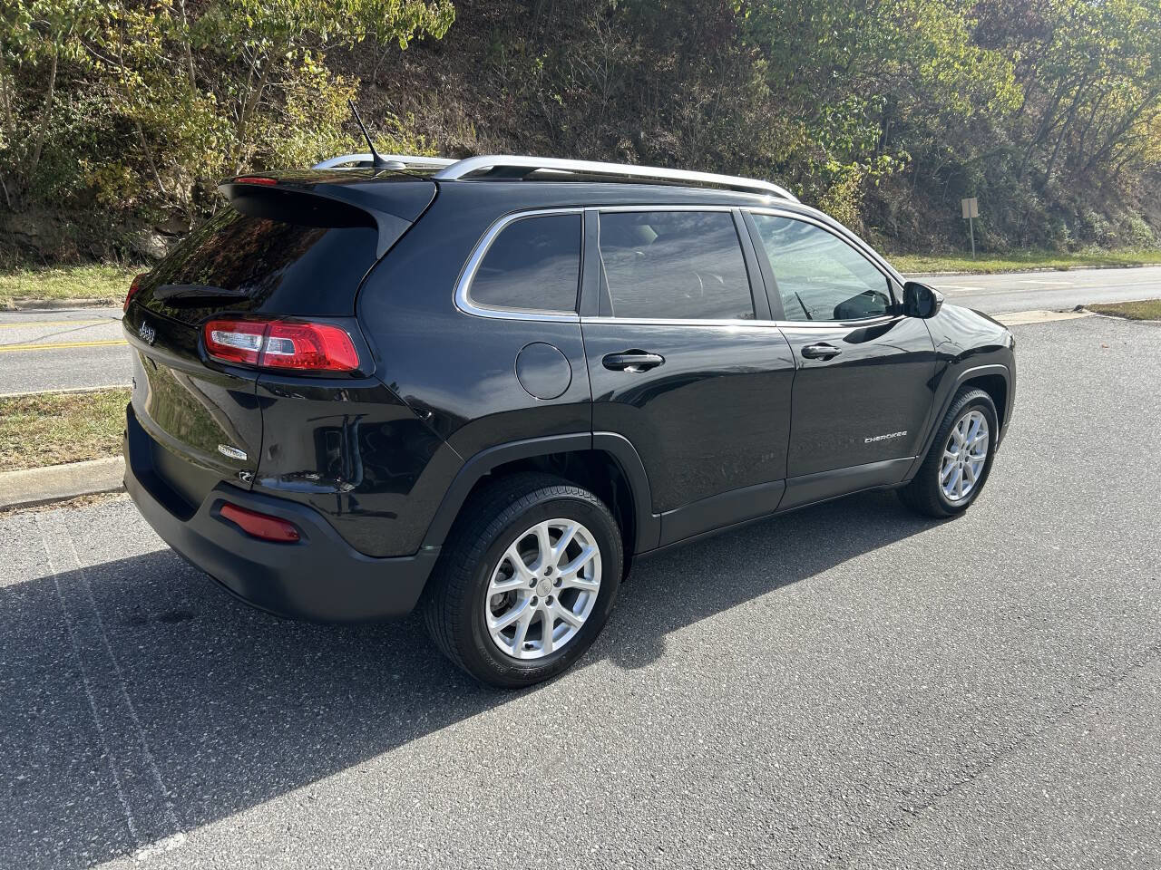 Used 2016 Jeep Cherokee Latitude image 8