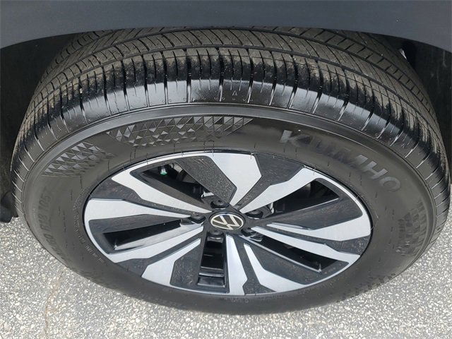 Certified 2025 Volkswagen Atlas Cross Sport SE image 8