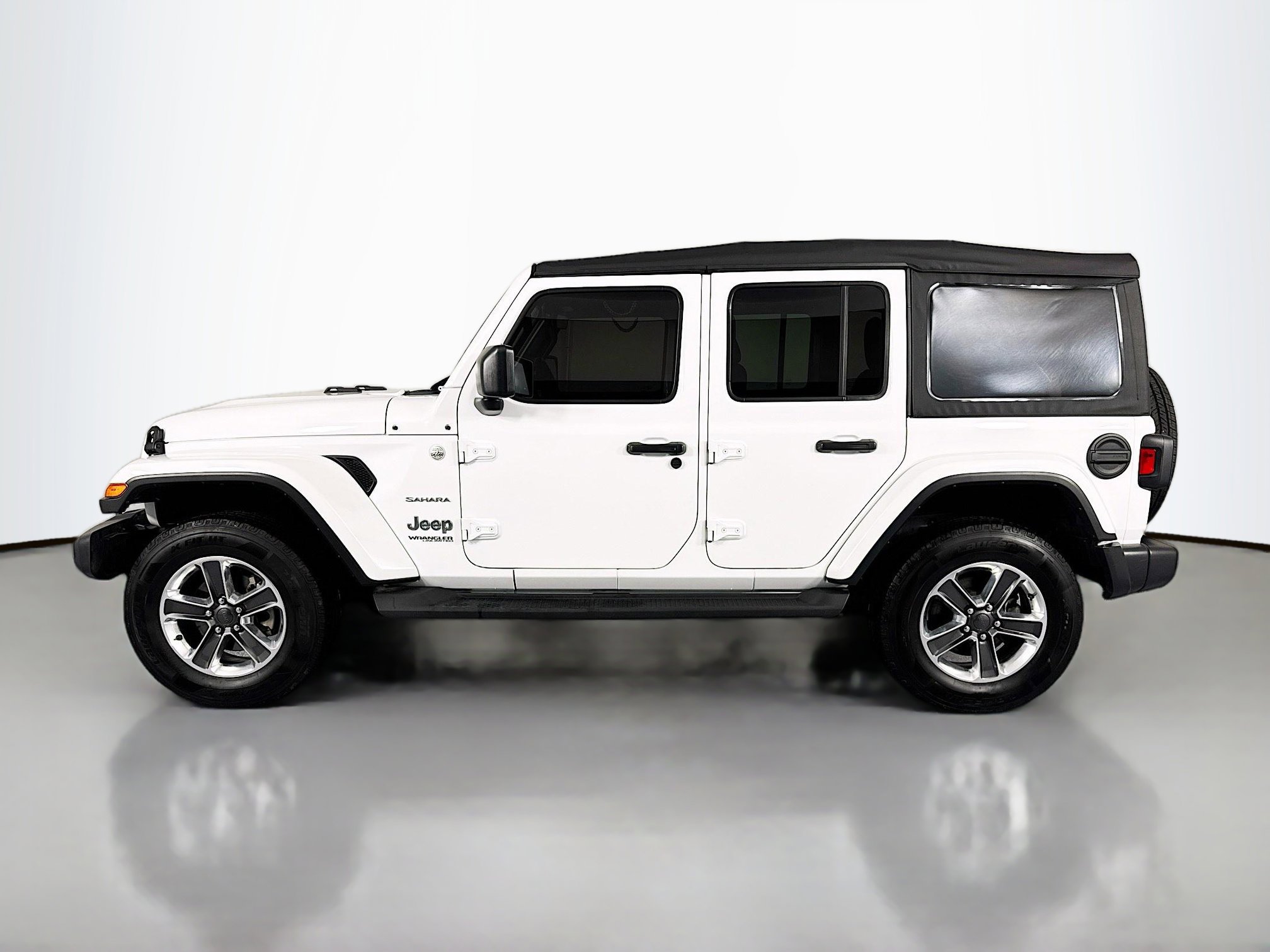Used 2022 Jeep Wrangler Unlimited Sahara AWD/4WD image 8