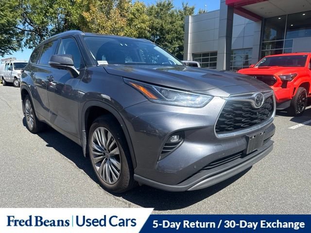 Used 2023 Toyota Highlander Platinum AWD/4WD image 1
