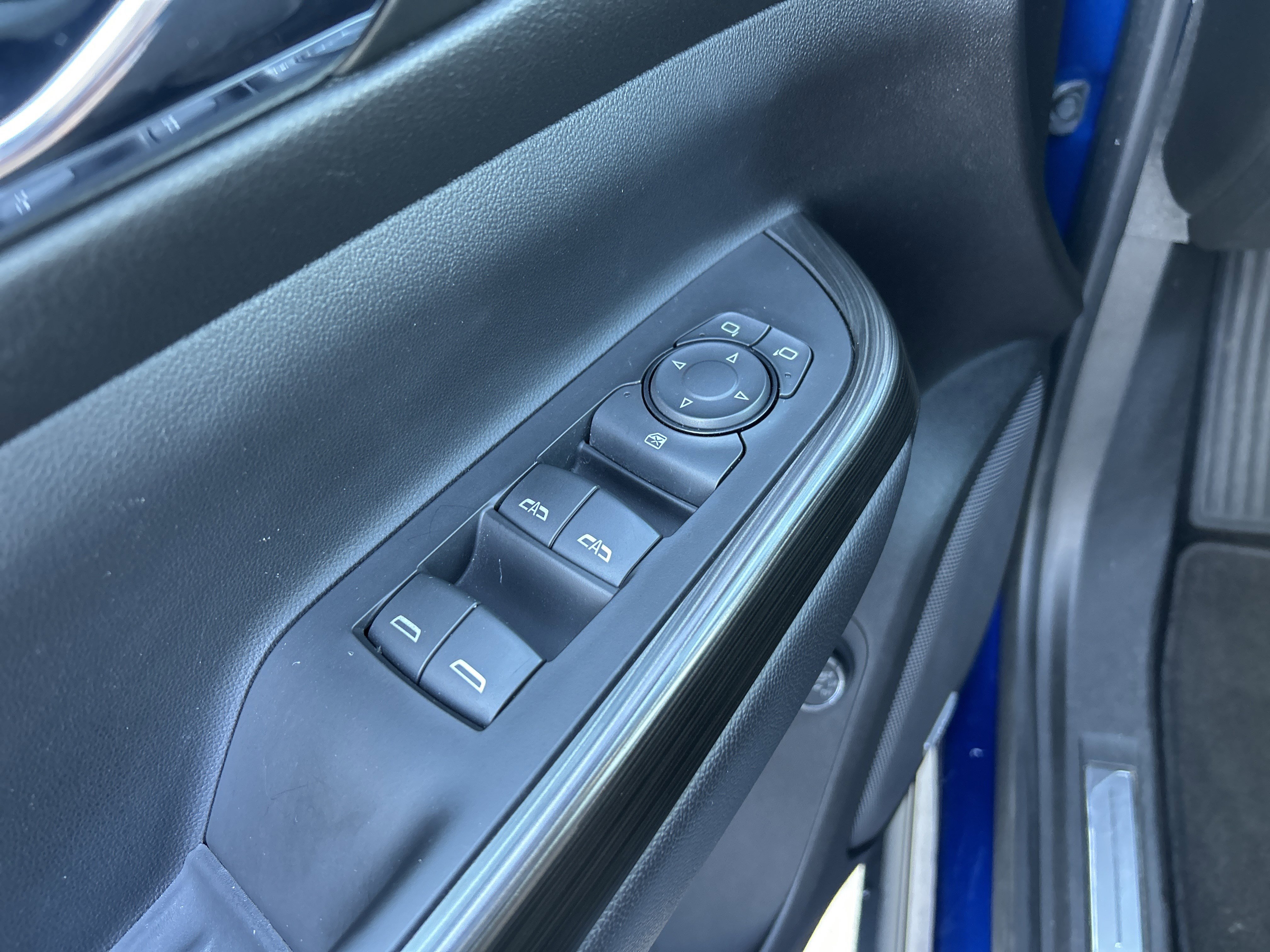 Used 2023 GMC Acadia SLT image 18