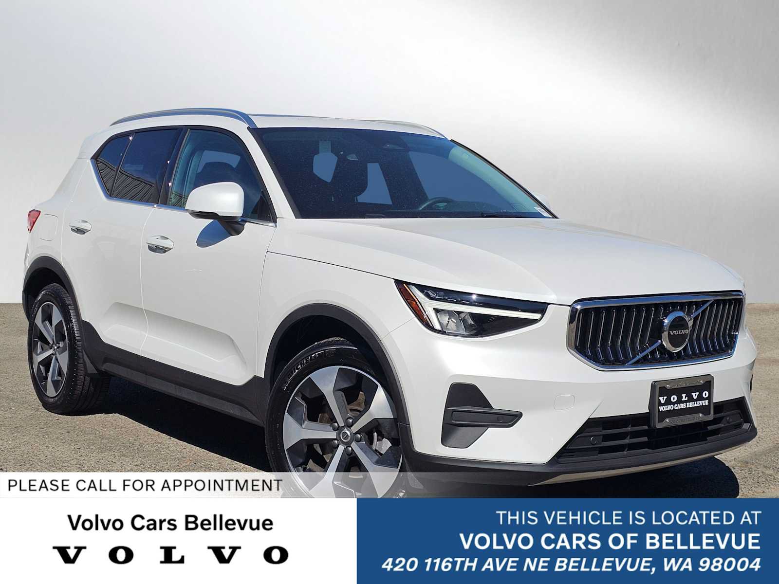 Used 2025 Volvo XC40 B5 Core w/ Climate Package AWD/4WD image 1