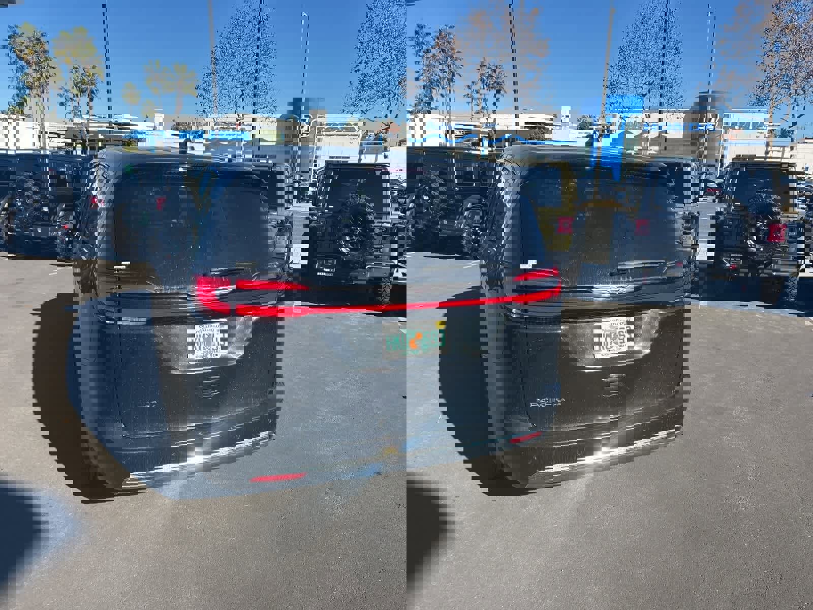 Used 2024 Chrysler Pacifica Touring-L image 5