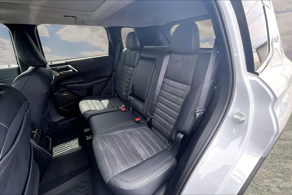 New 2026 Mitsubishi Outlander FWD image 10
