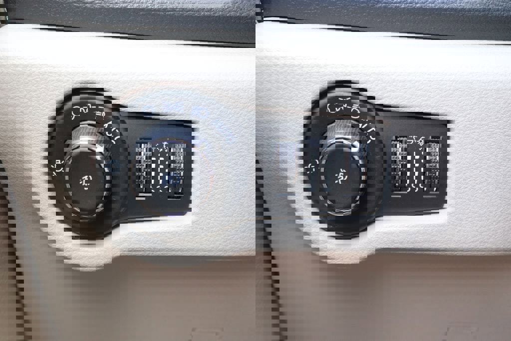 Used 2023 Chrysler Pacifica Limited image 18