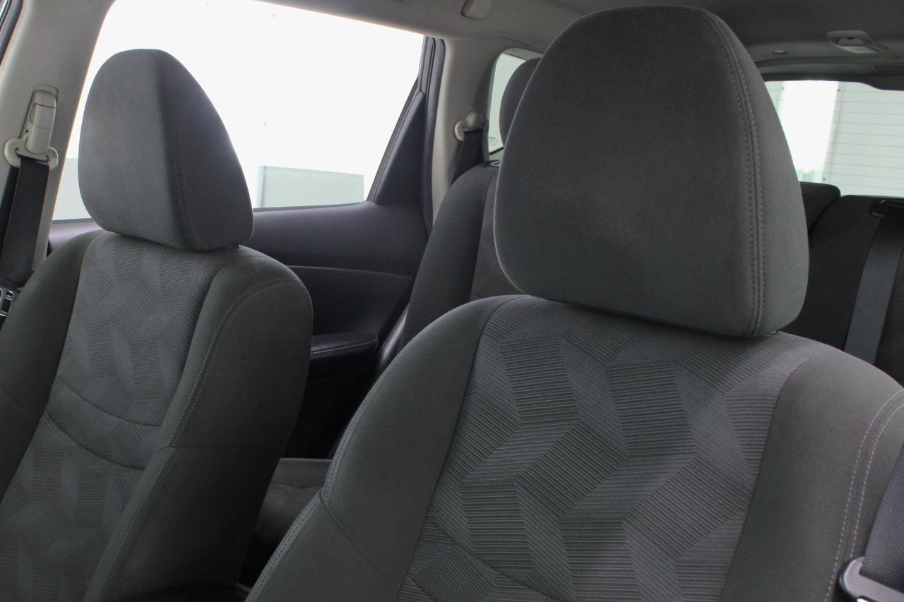 Used 2016 Nissan Rogue SV FWD image 32