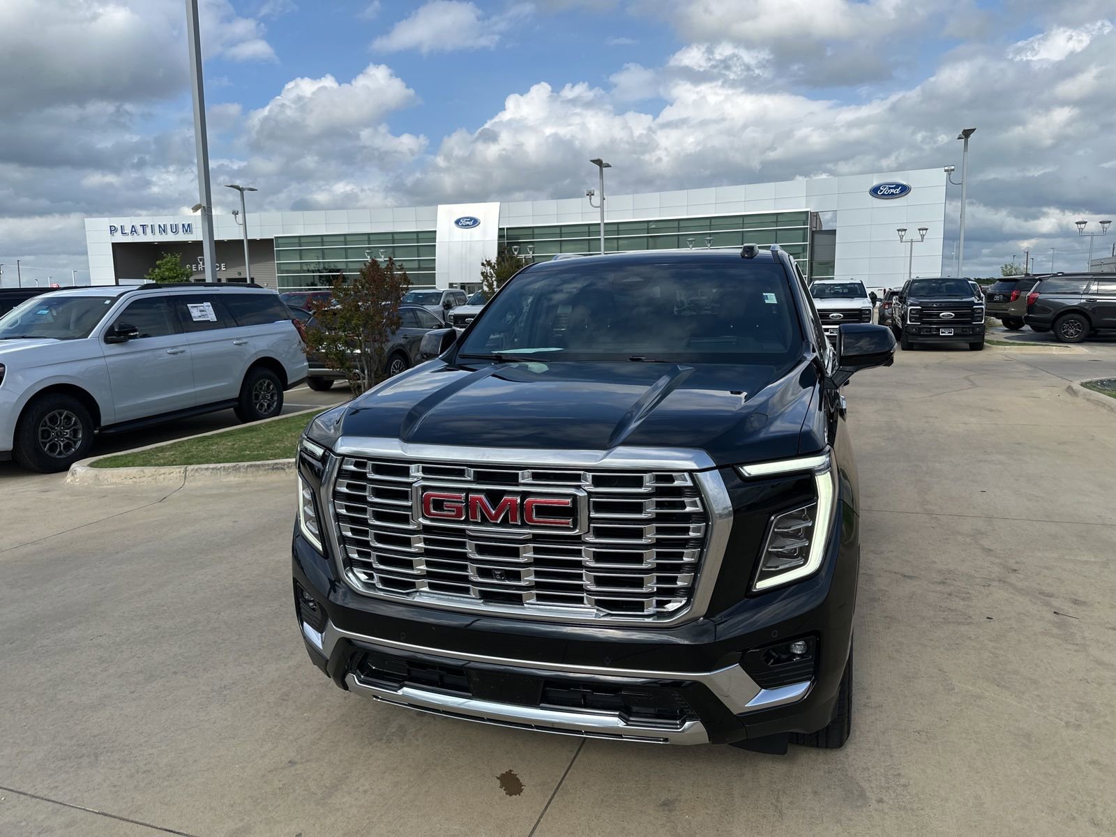 Used 2025 GMC Yukon XL Denali image 27