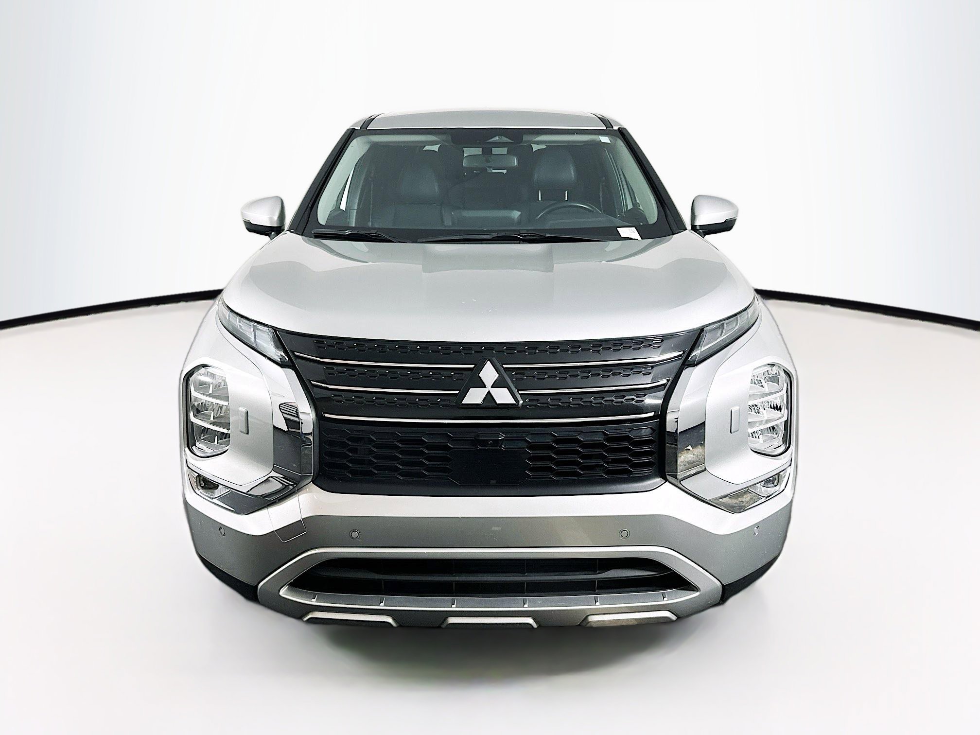 Used 2024 Mitsubishi Outlander SE image 2