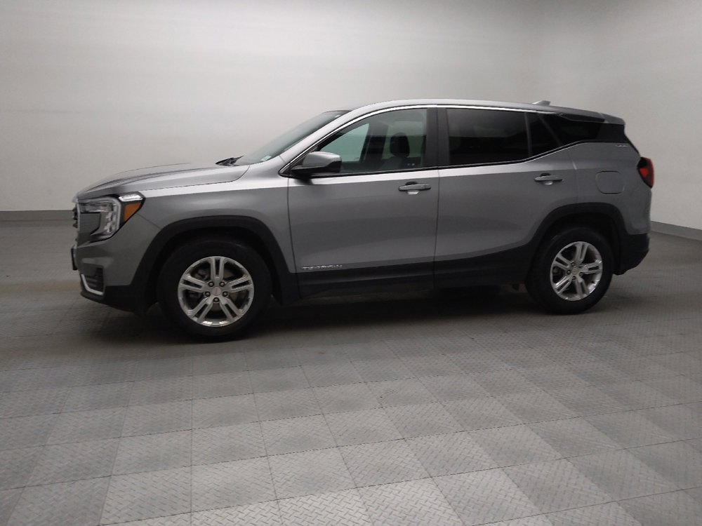 Used 2023 GMC Terrain SLE image 2
