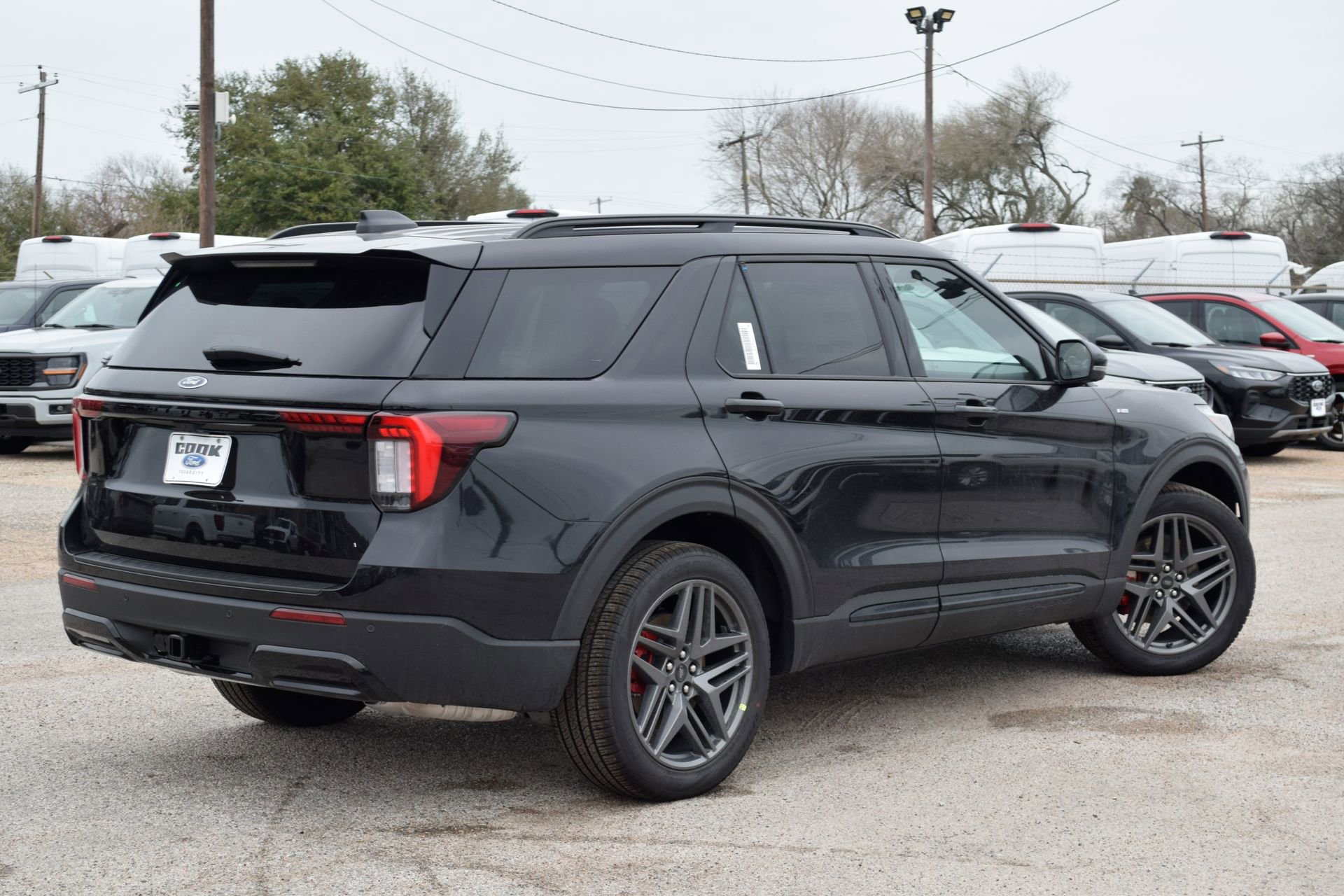 New 2026 Ford Explorer ST-Line w/ ST-Line Street Pack image 6