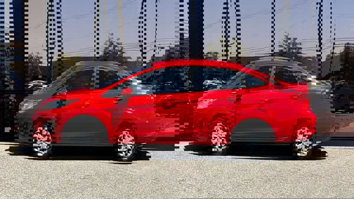 Used 2012 Ford Fiesta SE FWD image 4