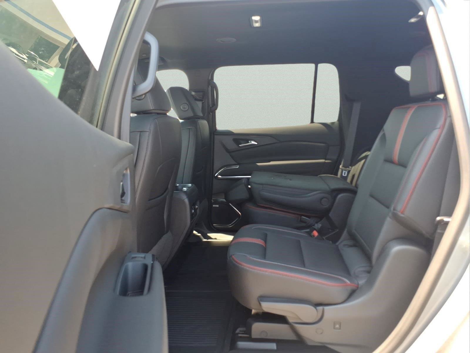 New 2027 Chevrolet Traverse RS w/ LPO, Floor Liner Package FWD image 9