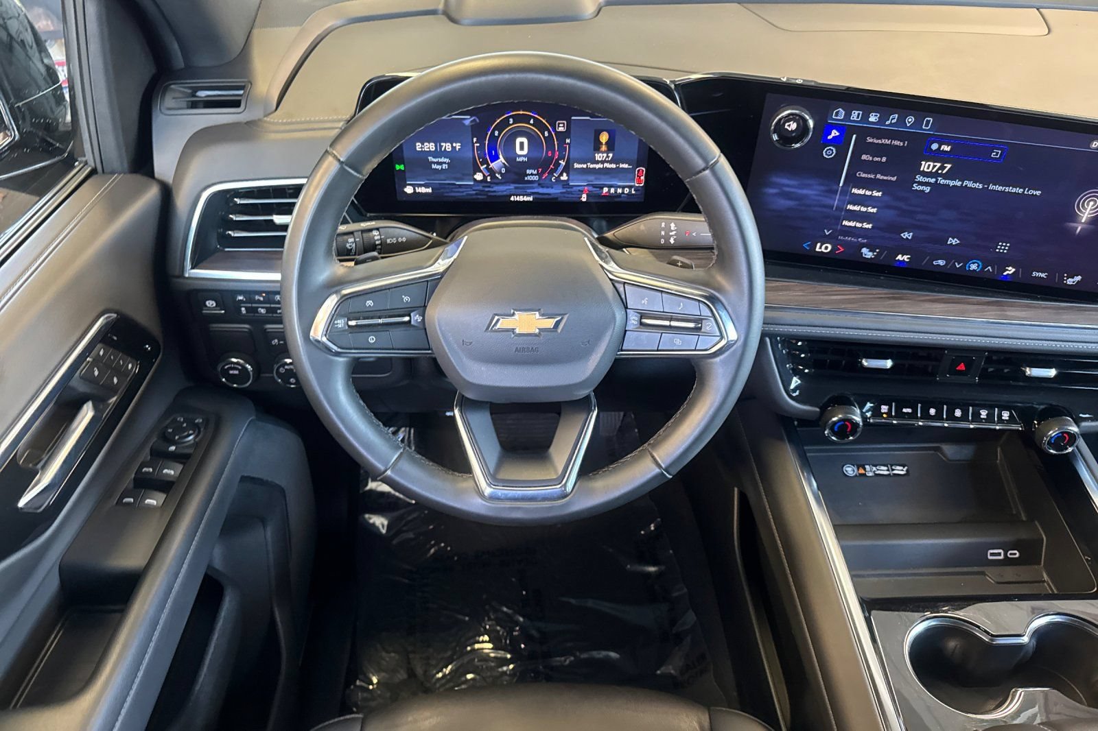 Used 2025 Chevrolet Suburban LT RWD image 15