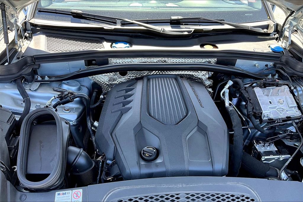 Used 2023 Porsche Macan Turbo image 31