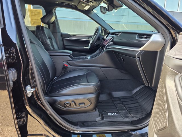 Used 2025 Jeep Grand Cherokee L Limited w/ Luxury Tech Group II AWD/4WD image 10
