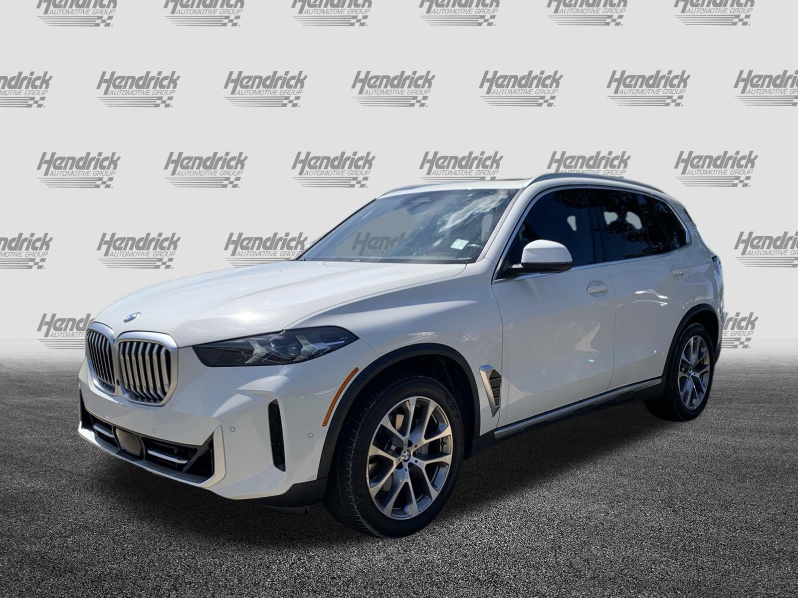Used 2024 BMW X5 xDrive40i w/ Parking Assistance Package AWD/4WD image 5