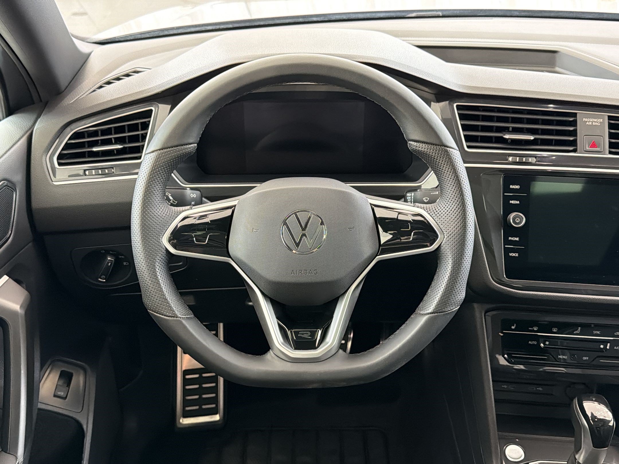 Certified 2024 Volkswagen Tiguan SE R-Line AWD/4WD image 18