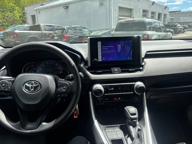 Used 2024 Toyota RAV4 LE AWD/4WD image 15