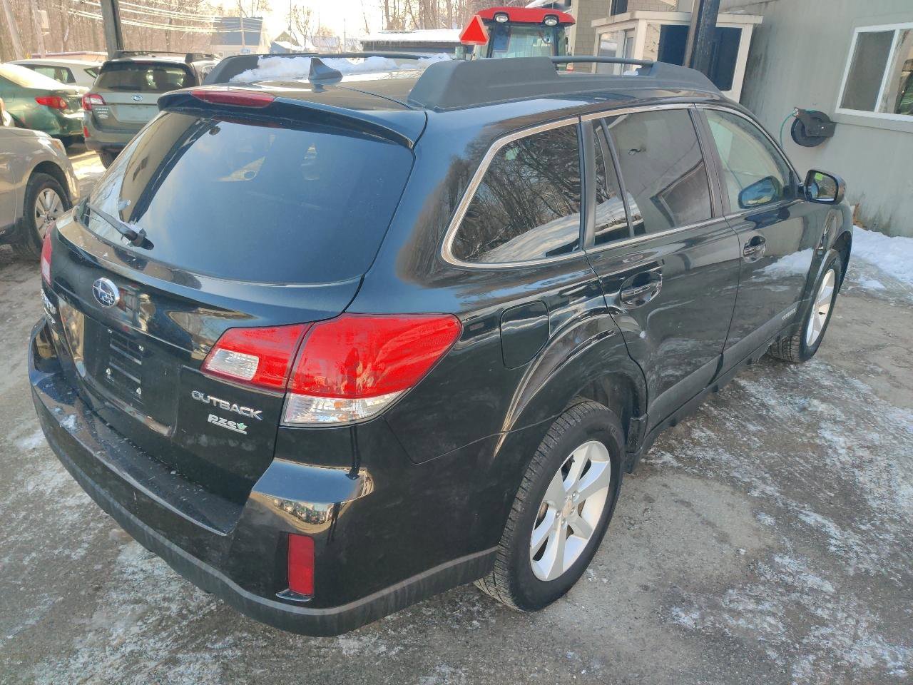 Used 2014 Subaru Outback 2.5i Premium AWD/4WD image 6