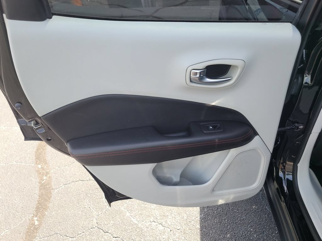 Used 2020 Jeep Compass Limited FWD image 9