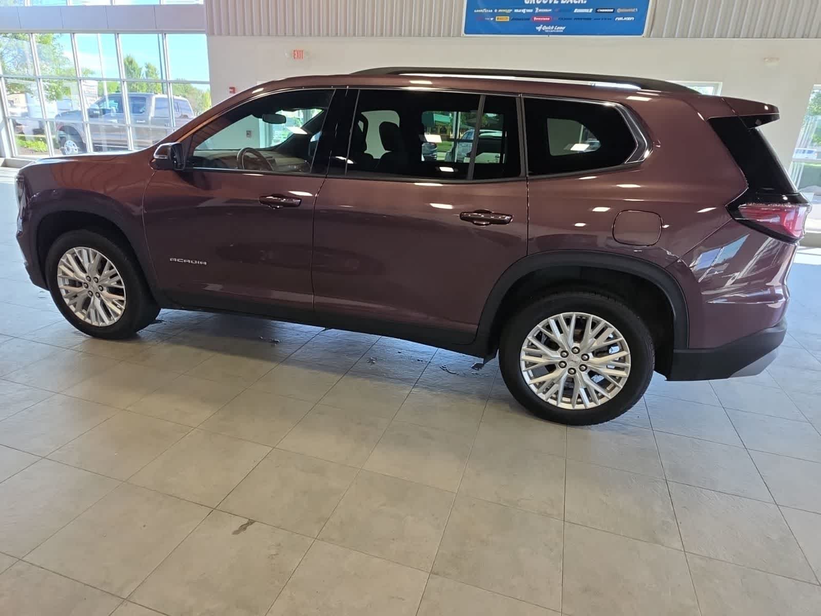Used 2024 GMC Acadia Elevation AWD/4WD image 17