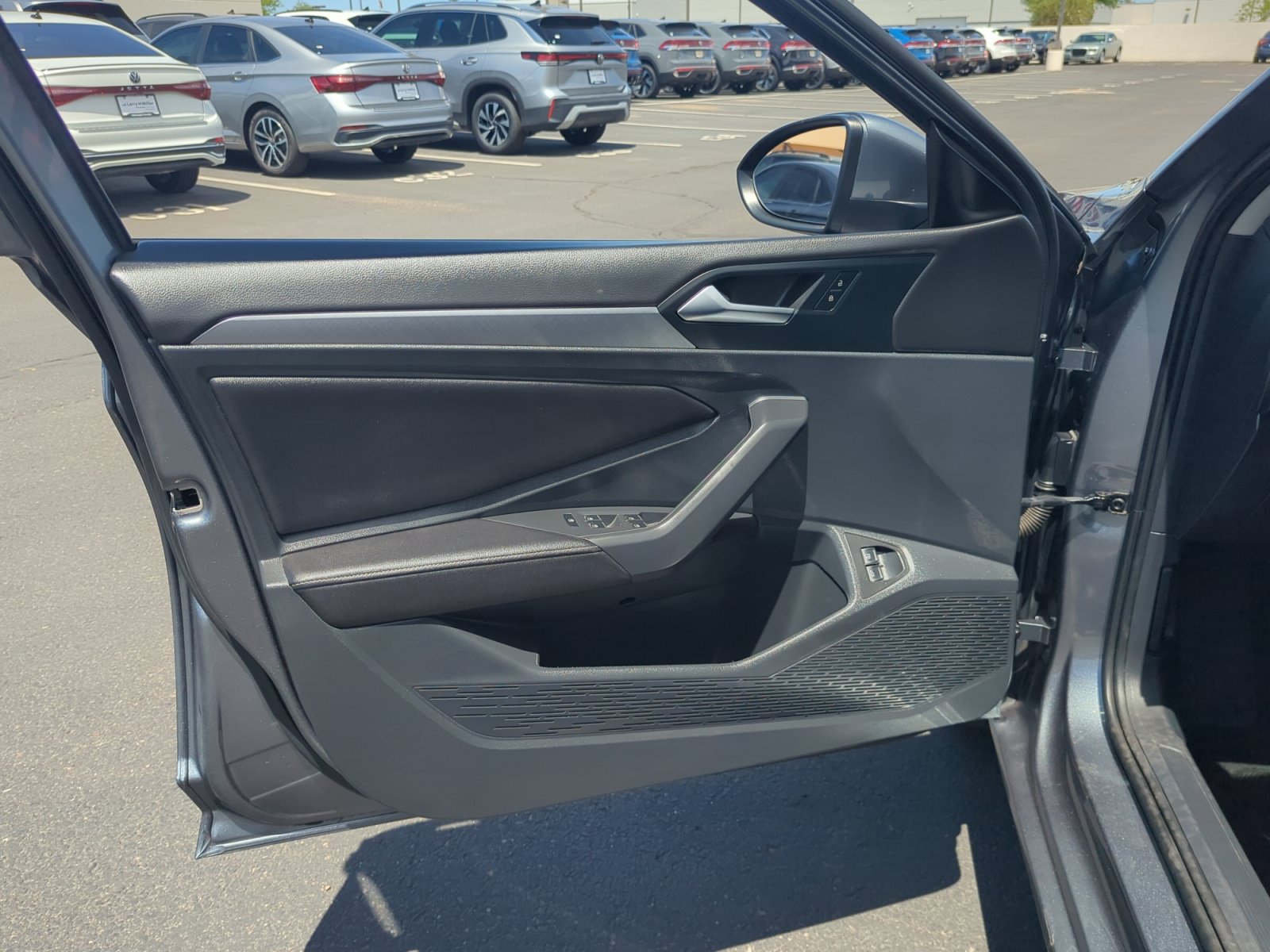 Certified 2023 Volkswagen Jetta SE w/ Panoramic Sunroof Package FWD image 13