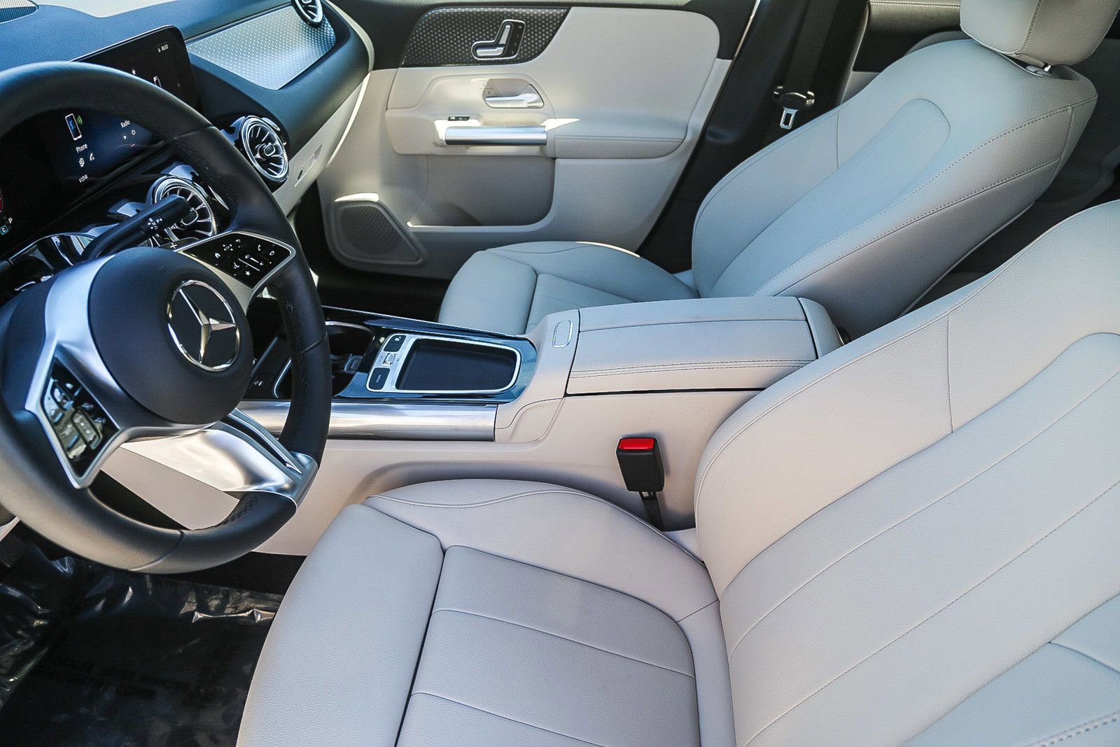 Certified 2025 Mercedes-Benz GLA 250 4MATIC image 17