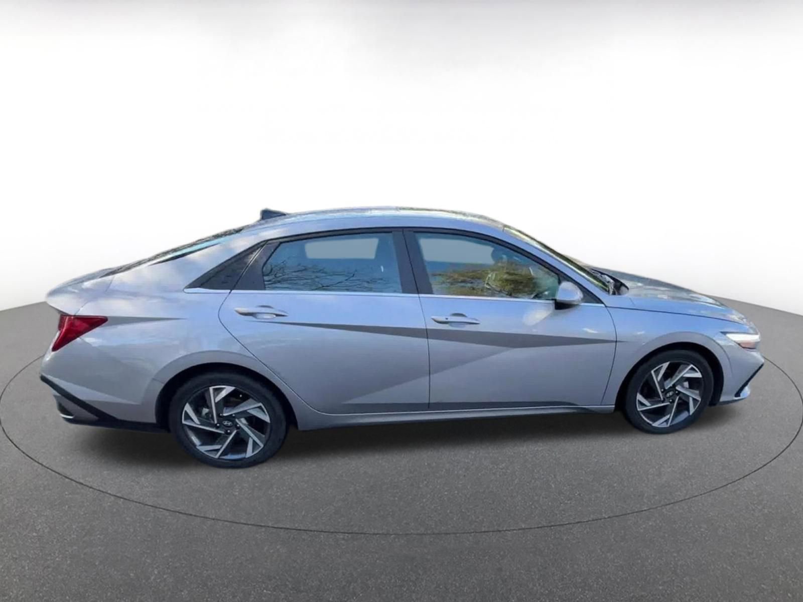 Used 2025 Hyundai Elantra SEL image 16