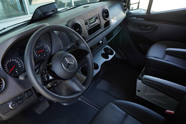 Used 2025 Mercedes-Benz Sprinter 2500 image 25