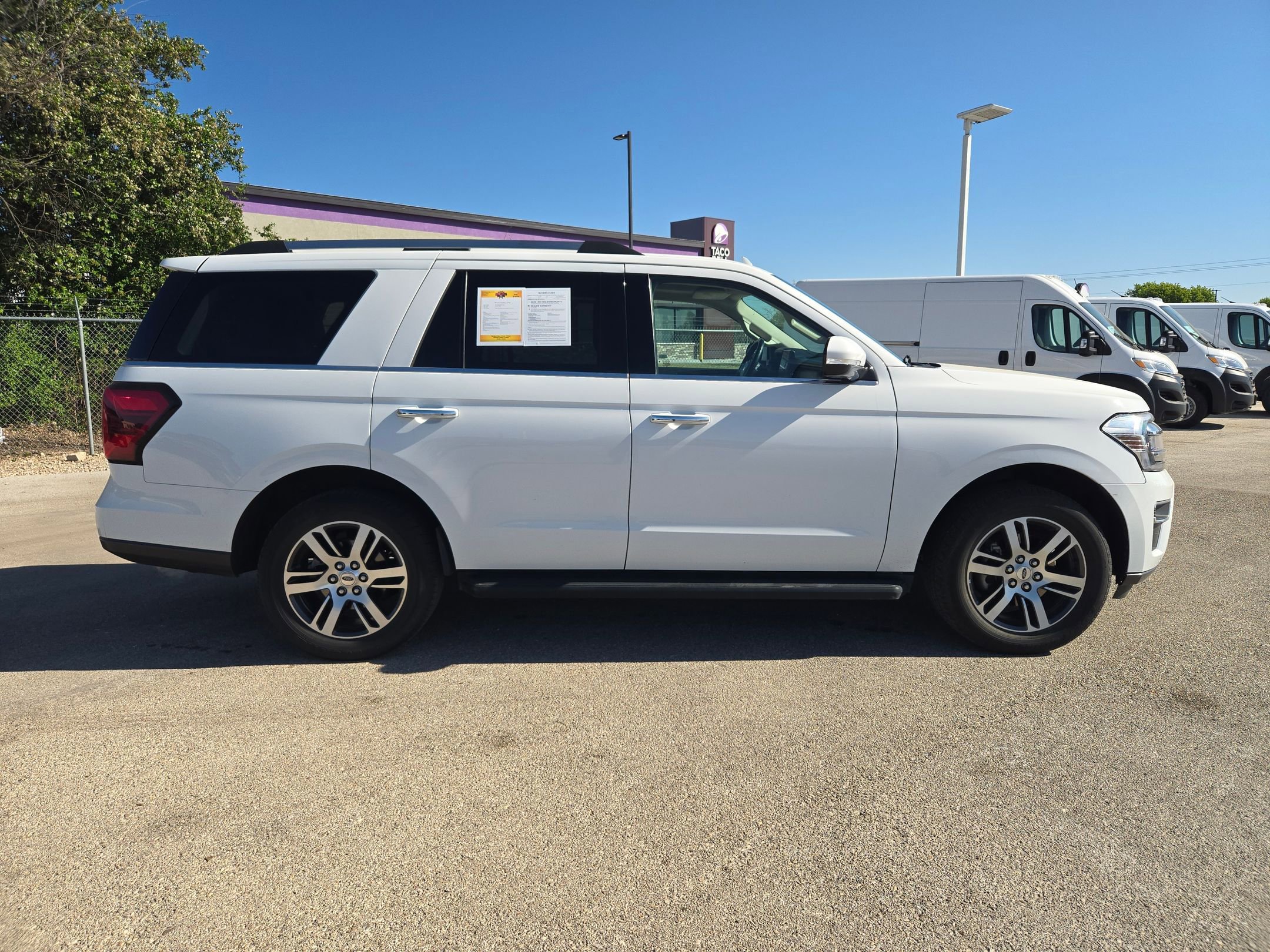 Used 2024 Ford Expedition Limited image 2