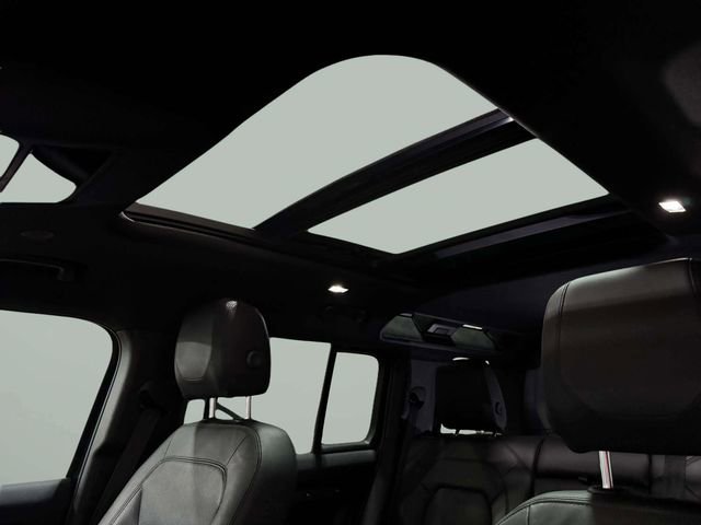 Used 2023 Land Rover Defender 110 SE image 32