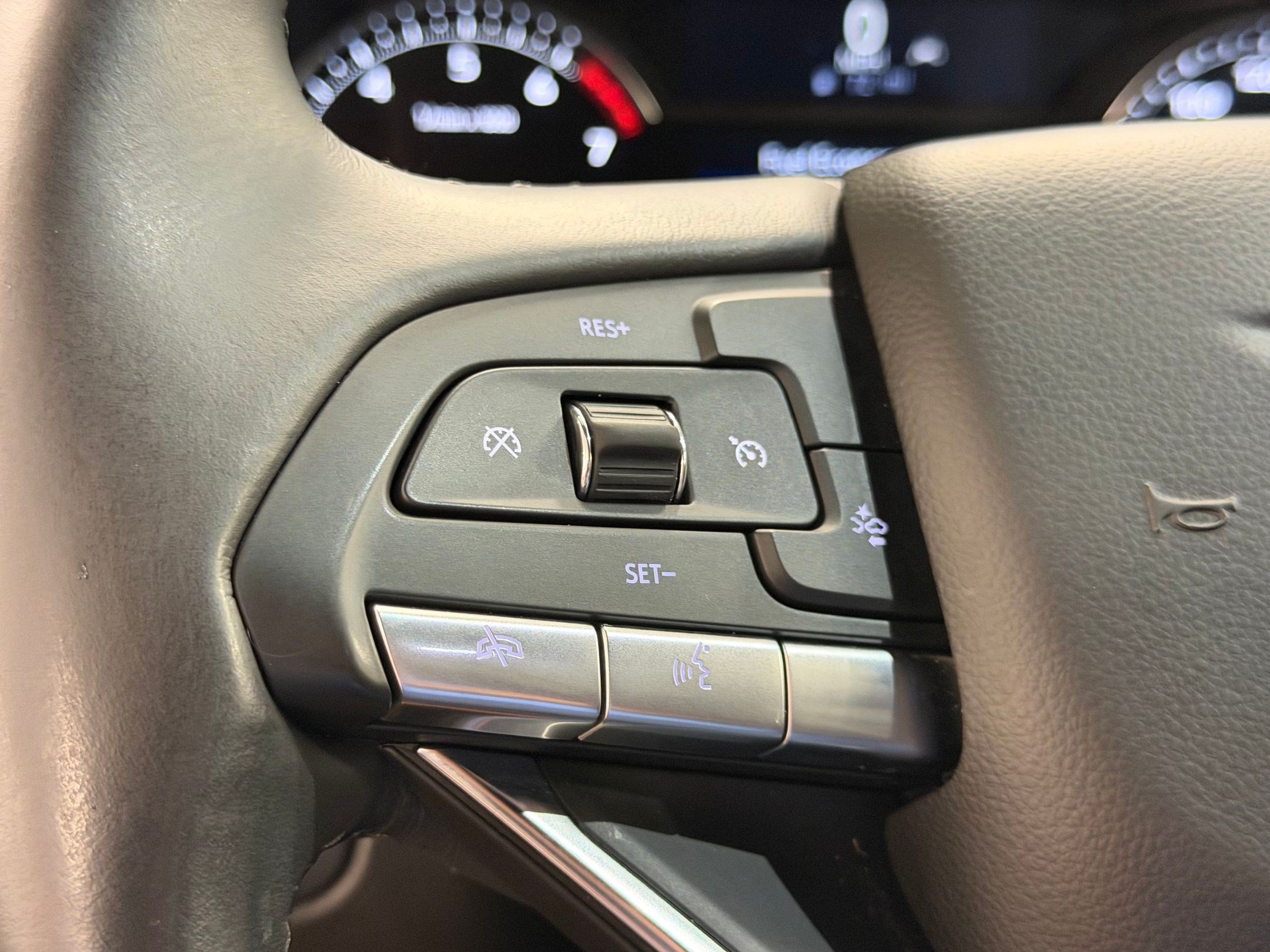 Certified 2025 Cadillac XT6 Luxury FWD image 14