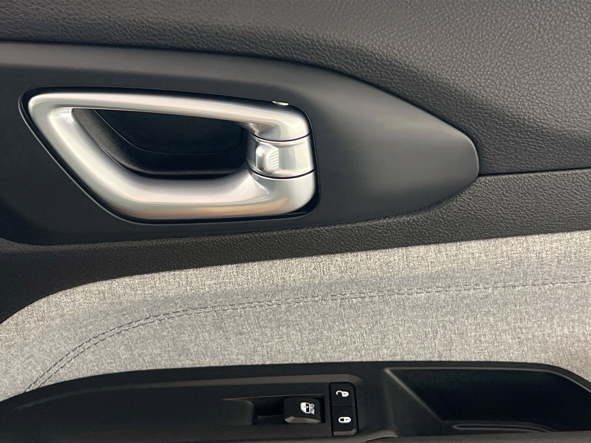 Used 2023 Jeep Compass Sport image 32